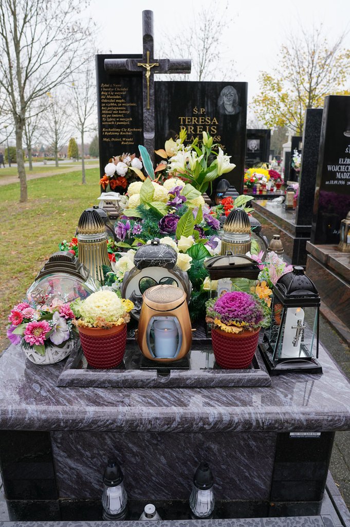 mycie pomnika z granitu wraz impregnacją grobu