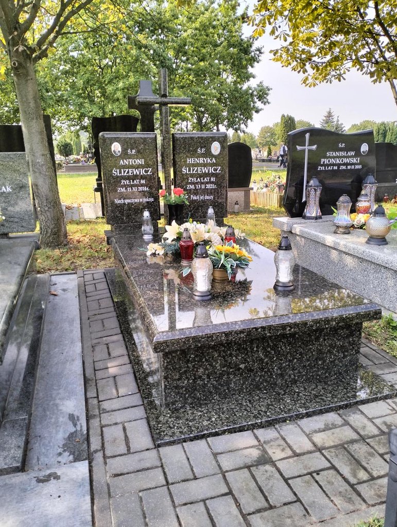 sprzątanie na grobie