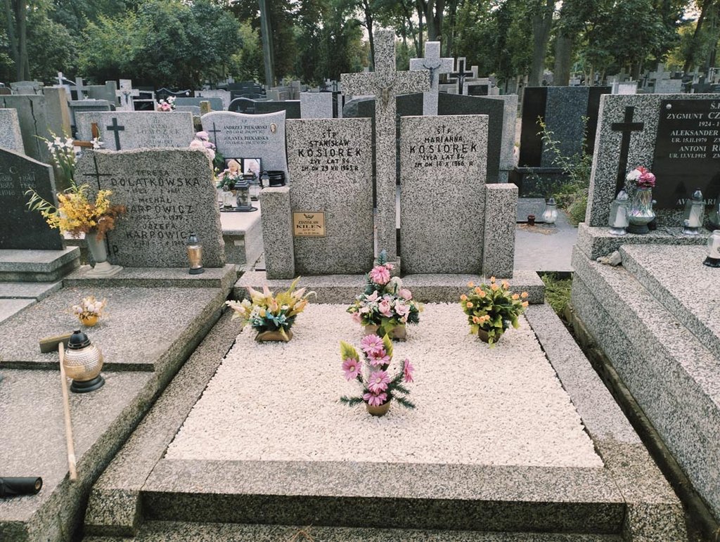 renowacja pomnika z lastryko na cmentarzu wolskim w warszawie