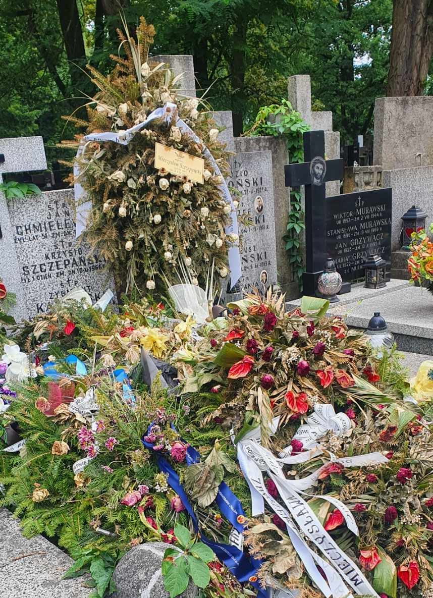 Sprzątanie po pogrzebie cmentarz komunalny północny czyli wólczyński